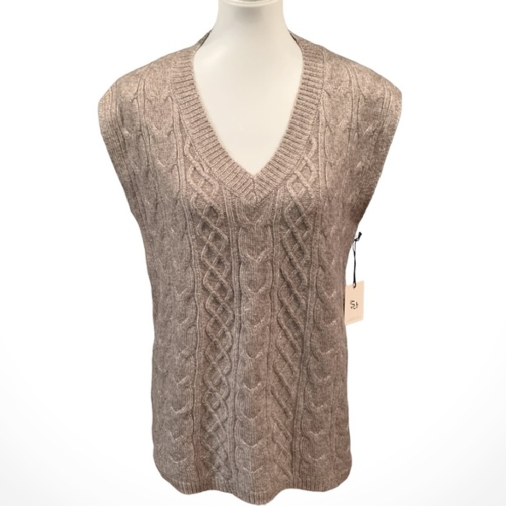 NWT Sincerely Jules NWT Cable Knit Sweater Vest Sz M